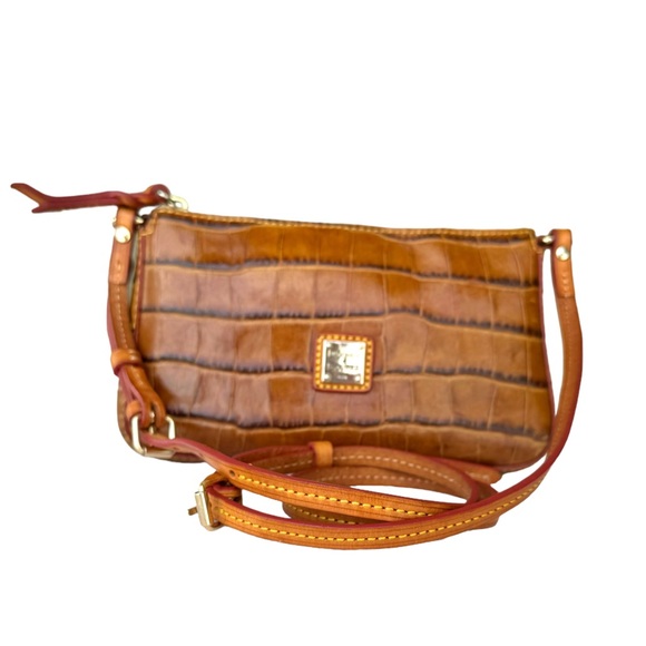 Dooney & Bourke Handbags - Dooney & Bourke Crossbody Shoulder Bag